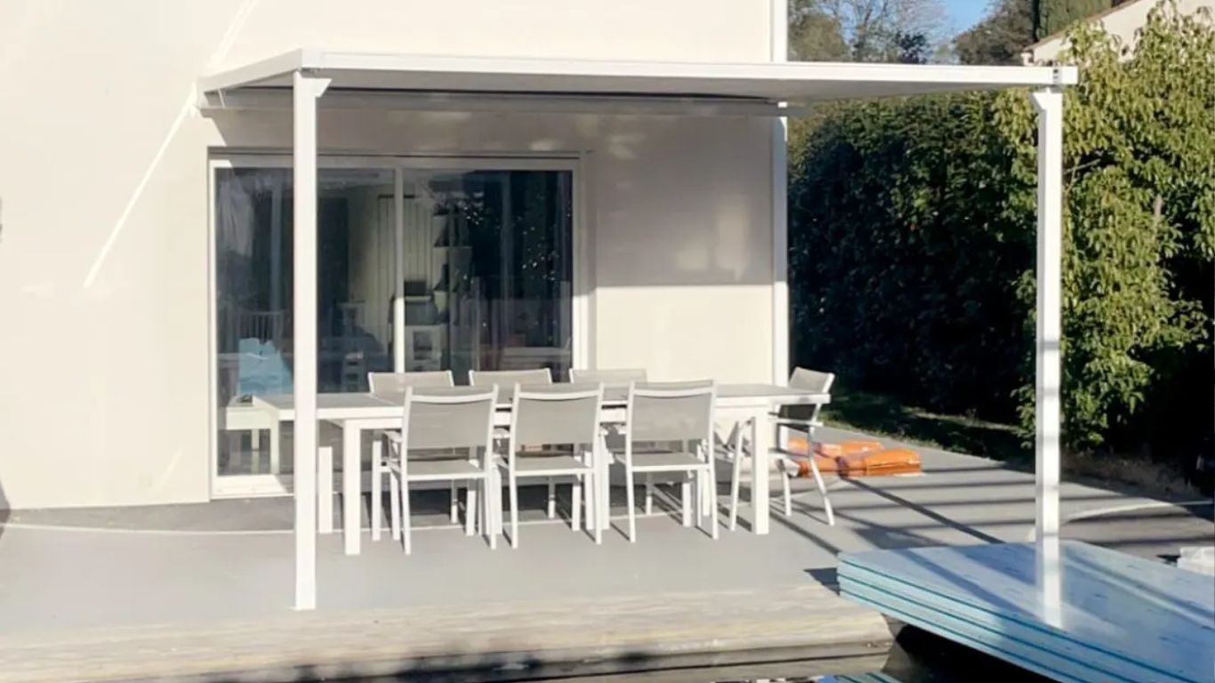 Comparatif pergola bioclimatique vs traditionnelle